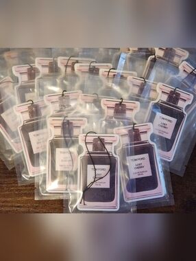 BUNDLE OF 25 SCENTED CAR/AIR FRESHENERS